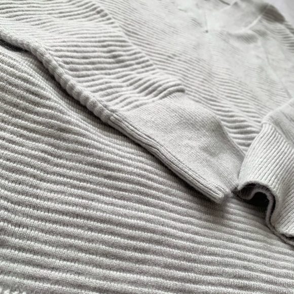 NWT Cozy Light Grey Sweater - XS/S - Picture 4 of 5